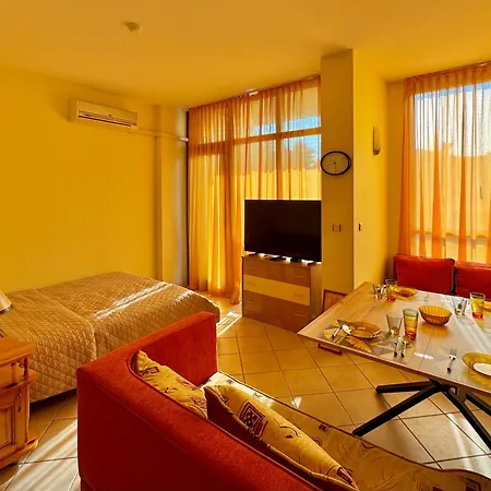 Prime Location Midia Apartment